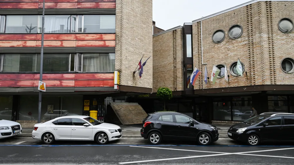 S prodajo poslovnih prostorov na Resljevi 16, ki jih trenutno najema delovno in socialno sodi&scaron;če v Ljubljani, si prestolnica obeta nekaj več kot dva milijona evrov.