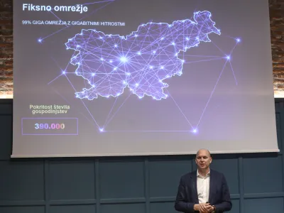 predsednik poslovodstva drube Telemach Adrian Jeina- 11.02.2022 - Druba Telemach - najhitreje rastoči mobilni operater, vodilni ponudnik plačljivih video vsebin in vodilni ponudnik storitev fiksnega interneta predstavili nekaj novosti in nedavnih dosekov,//FOTO: Luka Cjuha.
