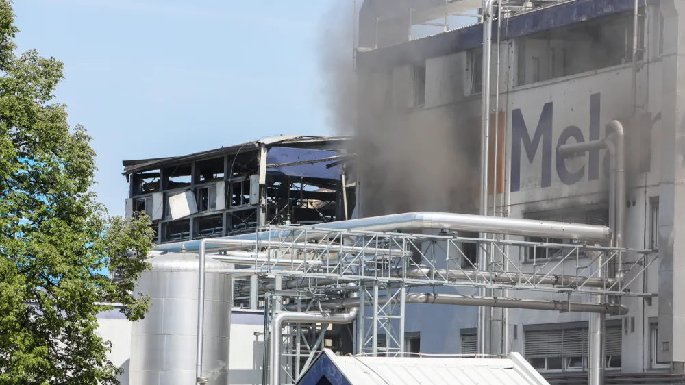 - 12.05.2022 &ndash; Kočevje &ndash; požar - eksplozija v kemični tovarni Melamin - razneslo kotel v proizvodnji - po&scaron;kodovanih več kot dvajset oseb, dve osebi huje opečeni //FOTO: Bojan Velikonja