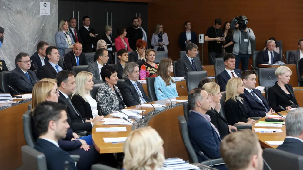 Poslanska skupina Gibanje Svoboda in Robert Golob<br><br><br>- 13.05.2022 &ndash; Državni zbor (DZ) &ndash; 1. ustanovna seja DZ - novoizvoljeni poslanci in poslanke prve seje 9. parlamentarnega sklica -<br><br>//FOTO: Tomaž Skale<br>