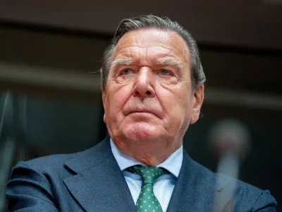 Parlamentarni odbor za proračun naj bi odvzem dodatnih privilegijev nekdanjemu kanclerju Schr&ouml;derju potrdil danes.