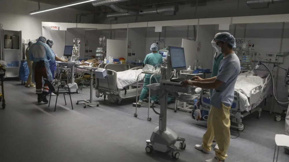 - 11.11.2021- Univerzitetni klinični center UKC Ljubljana &ndash; Covid oddelek &ndash; Epidemija koronavirus Covid-19 v Sloveniji  //FOTO: Luka Cjuha.