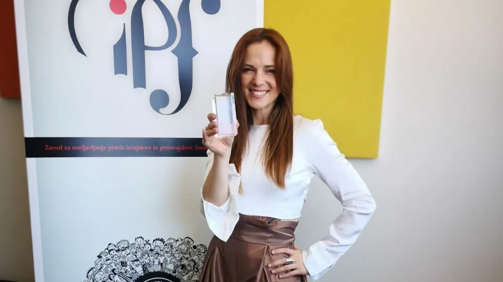 Nina Pu&scaron;lar je &scaron;e tretjič najbolj predvajana slovenska izvajalka. 