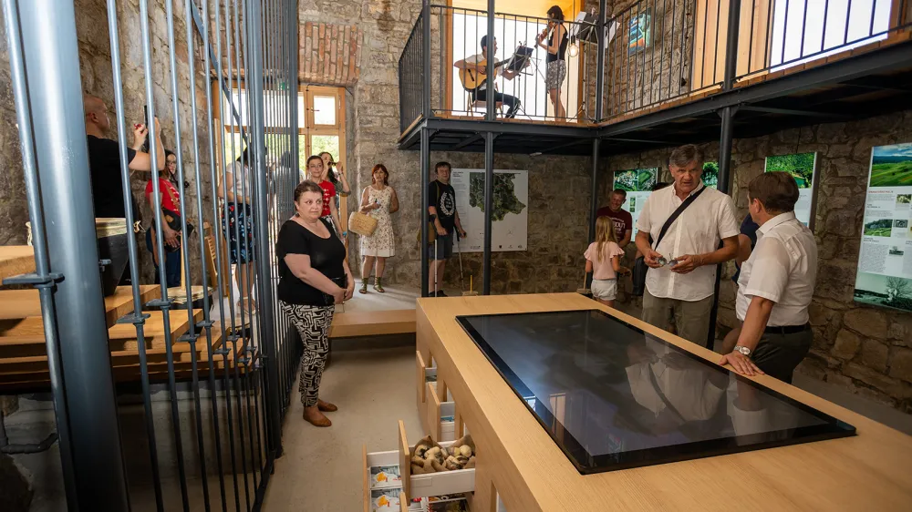 Zakladnica Črnomelj.