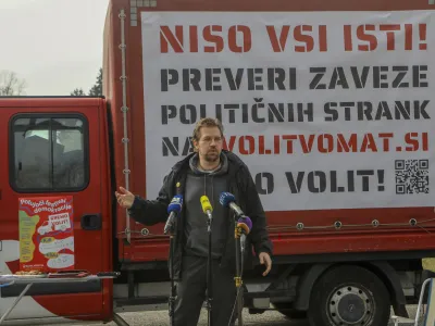 Ja&scaron;a Jenull že &scaron;tiri tedne ne hodi na proteste, a od policije prejema vedno več kazni. Nazadnje je prispela tožba za 34.000 evrov.