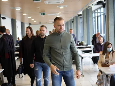 Jasmin &Scaron;ljivar, <br><br>- 09.05.2022 &ndash; sojenje - predobravnavni narok v sojenju bančniku Jasminu &Scaron;ljivarju in skupini soobtoženih v zadevi podeljevanja posojil ljudem, ki kreditno niso bili sposobni <br><br>//FOTO: Tomaž Skale<br>