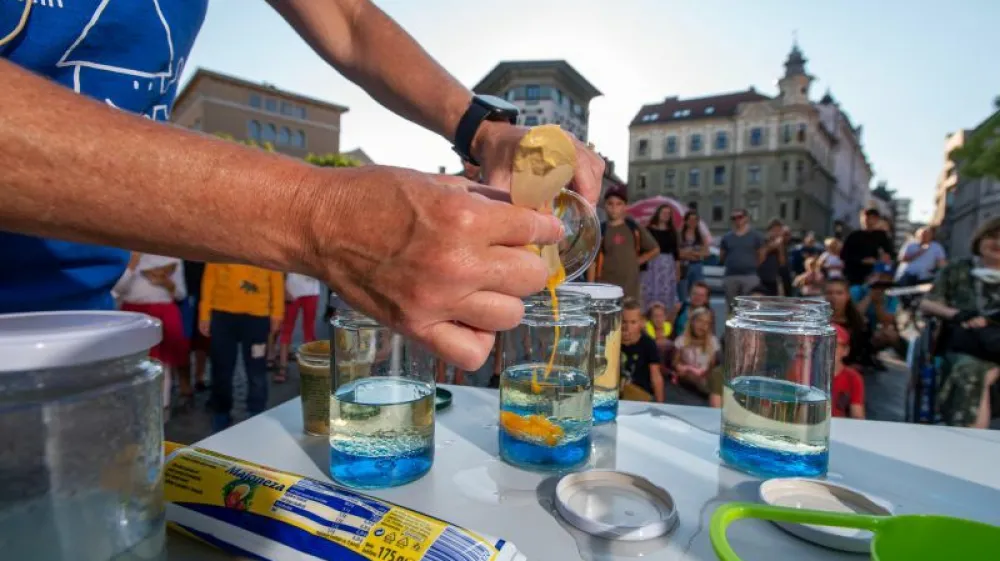 Hi&scaron;a eksperimentov