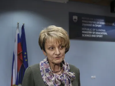 ministrica za izobraževanje, znanost in &scaron;port Stanislava Setnikar Cankar- 03.11.2014 - ministrica za izobraževanje, znanost in &scaron;port sprejela 52 dijakov in 16 njihovih spremljevalcev, ki so v minulem &scaron;olskem letu zastopali Slovenijo na mednarodnih olimpijadah iz znanja   //FOTO: Jaka Gasar