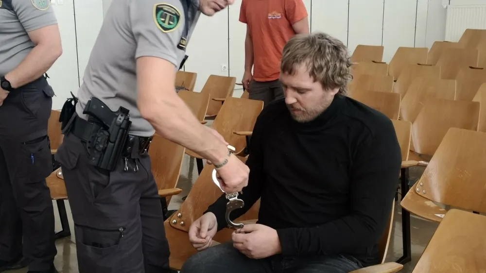 Gregor Ducman je vse od krvavega dogodka, ki ga je zakrivil v domači hi&scaron;i, v celjskem priporu. 