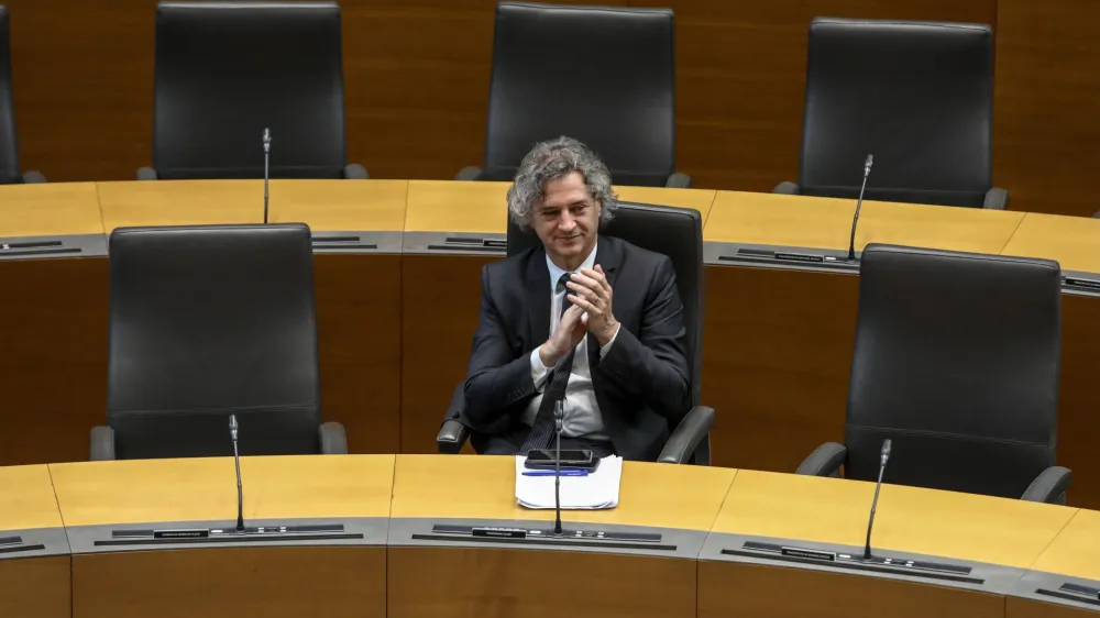 Predsednik vlade Robert Golob v teh dneh prejema zunanjepolitične pobude, ki napovedujejo premik Slovenije iz Vi&scaron;egrada proti Zahodu.&nbsp;