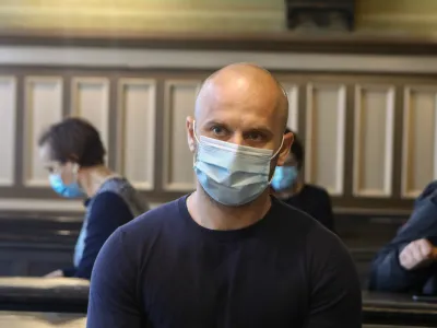 Goran Ilikić se ne čuti krivega za nasilno smrt svoje žene. Za razplet tragičnih dogodkov krivi okoli&scaron;čine, ženino novo službo in njene sodelavke. Lastne odgovornosti ne prevzema.&nbsp;