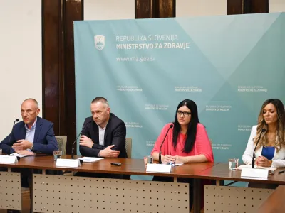 svetovalec ministra za zdravje Ale&scaron; &Scaron;abeder, minister za zdravje Danijel Be&scaron;ič Loredan,<br>svetovalka ministra za zdravje Tja&scaron;a Vidic, Andreja Čmaj Fakin, odnosi z javnostmi MZZ<br><br>- 03.06.2022 &ndash; Ministrstvo za zdravje &ndash; minister za zdravje s svojima svetovalcema predstavil ožjo ekipo in načrt dela