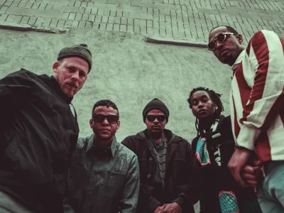 Ameri&scaron;ki jazz kolektiv Irreversible Entaglements bi moral na ljubljanskem jazz festivalu v živo nastopiti že leta 2020, pa so jih zaustavili korona ukrepi.&nbsp;