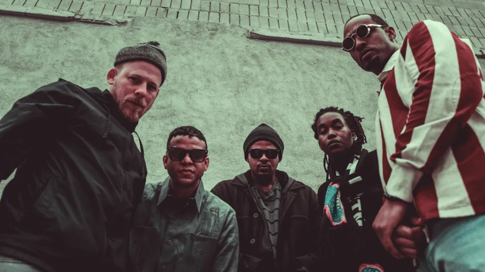 Ameri&scaron;ki jazz kolektiv Irreversible Entaglements bi moral na ljubljanskem jazz festivalu v živo nastopiti že leta 2020, pa so jih zaustavili korona ukrepi.&nbsp;