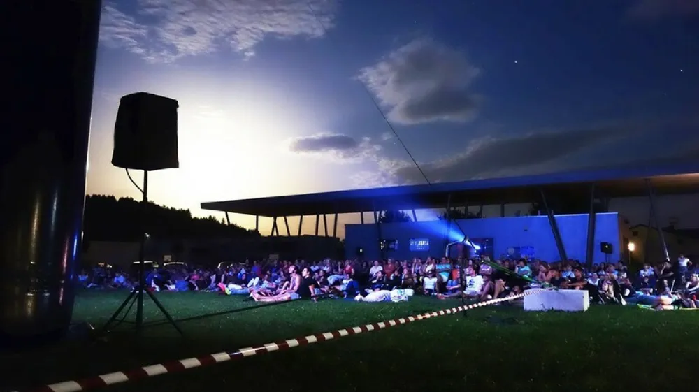 Če&scaron;minov park, Domžale, kino