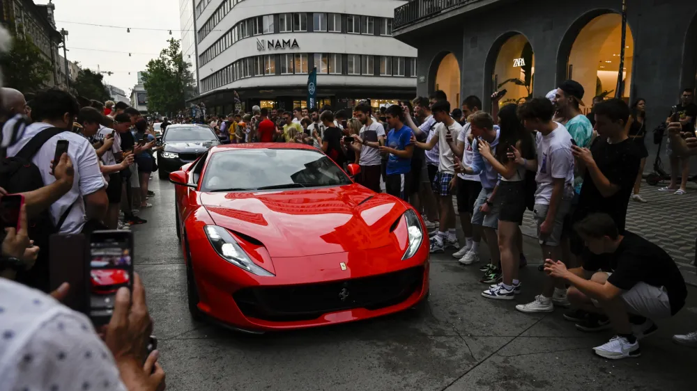 Ferrari<br><br>- 28.06.2022 - Karavana super&scaron;portnikov OneLife Rally v Ljubljani &ndash; super&scaron;portni prestižni avtomobili<br><br>//FOTO: Nik Erik Neubauer