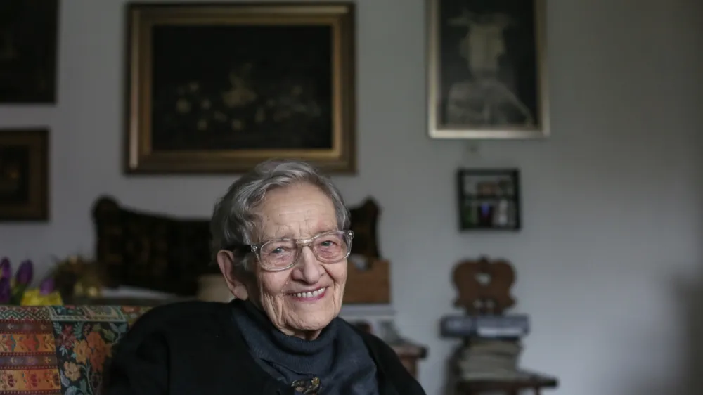 slikarka in ilustratorka Marlenka Stupica - 19.12.2018  intervju z ilustratorko Marlenko Stupico in njeno vnukinjo ilustratorko Hano Stupica, predstavnico tretje generacije umetnike druine Stupica //FOTO: Luka CjuhaOPOMBA: INTERVJU ZA OBJEKTIV 2018. 