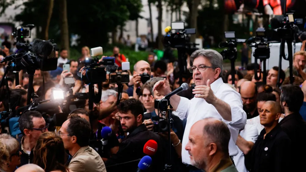 Jean-Lucu M&eacute;lenchonu z njegovo stranko ni uspelo doseči cilja, da bi postal novi premier. Prehitel ga je celo Nacionalni zbor Le Penove.