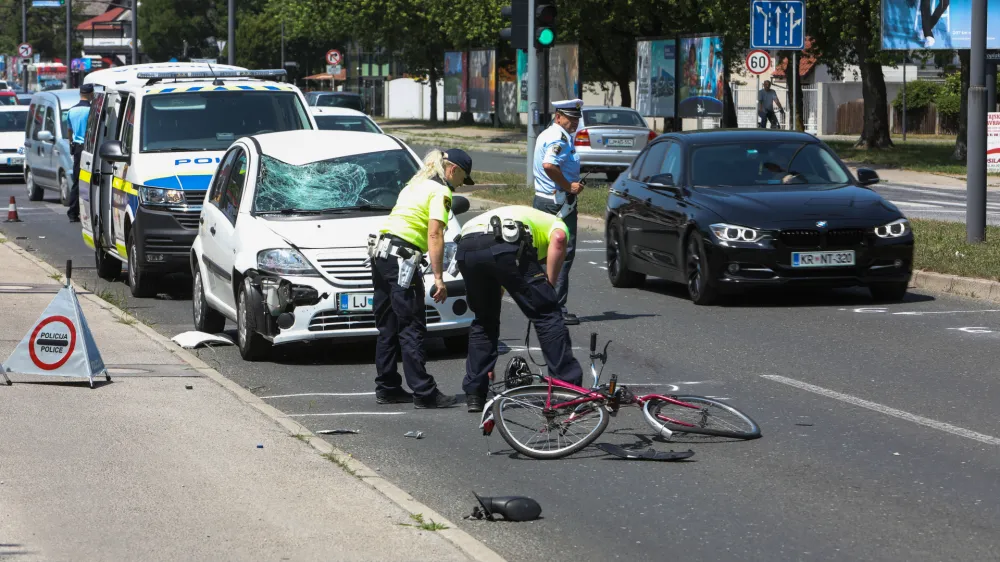 21.06.2022. - Prometna nesreča s smrtnim izidom na &Scaron;martinski cesti v Ljubljani.//FOTO: Bojan Velikonja