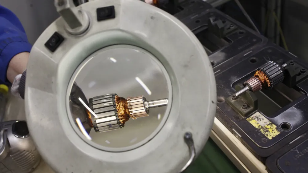 - DOMEL, elektromotorji in gospodinjski aparati d.o.o. elezniki, - globalni razvojni dobavitelj dovrenih reitev elektromotornih pogonov in komponent, temelječih na lastnih inovativnih tehnologijah - podjetje v preteni lasti delavcev    ///FOTO: Luka CjuhaOPOMBA: ZA OBJAVO V PRILOGI  DNEVNIKOV OBJEKTIV - REPORTAA 2013