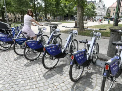17 od trenutno 25 postajali&scaron;č za izposojo koles družbe Nomago je na javnih povr&scaron;inah. Foto: Luka Cjuha