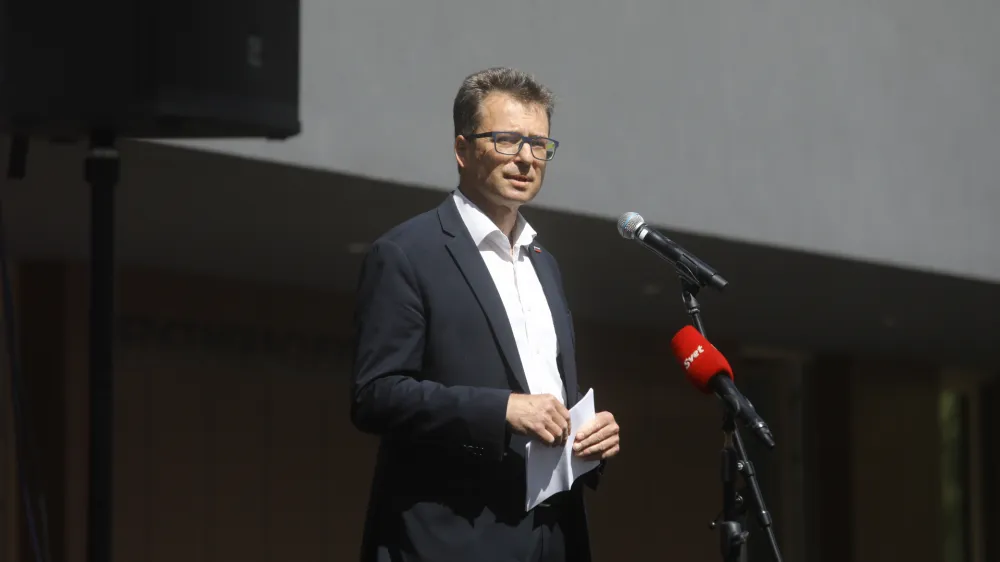 Z umikom tožbe bo odločba, s katero je zagovornik načela enakosti ugotovil Černačevo diskriminacijo predsednice Bo&scaron;nja&scaron;ke kulturne zveze Slovenije, postala pravnomočna.&nbsp;