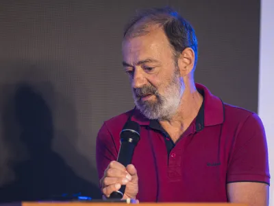 Ljubljana, Roznik.<br>Podelitev nagrade casopisne hise Delo kresnik za najboljsi roman minulega leta.<br>Prejemnik kresnika, pisatelj Roman Rozina.