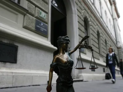 Strokovni svet za sodno izvedenstvo, sodno cenilstvo in sodno tolmačenje je za izvedenca predlagal izredno preverjanje strokovnosti.