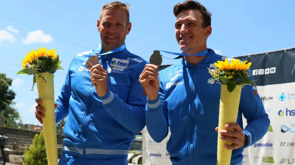 Benjamin sav&scaron;ek (levo) in Luka Božič 