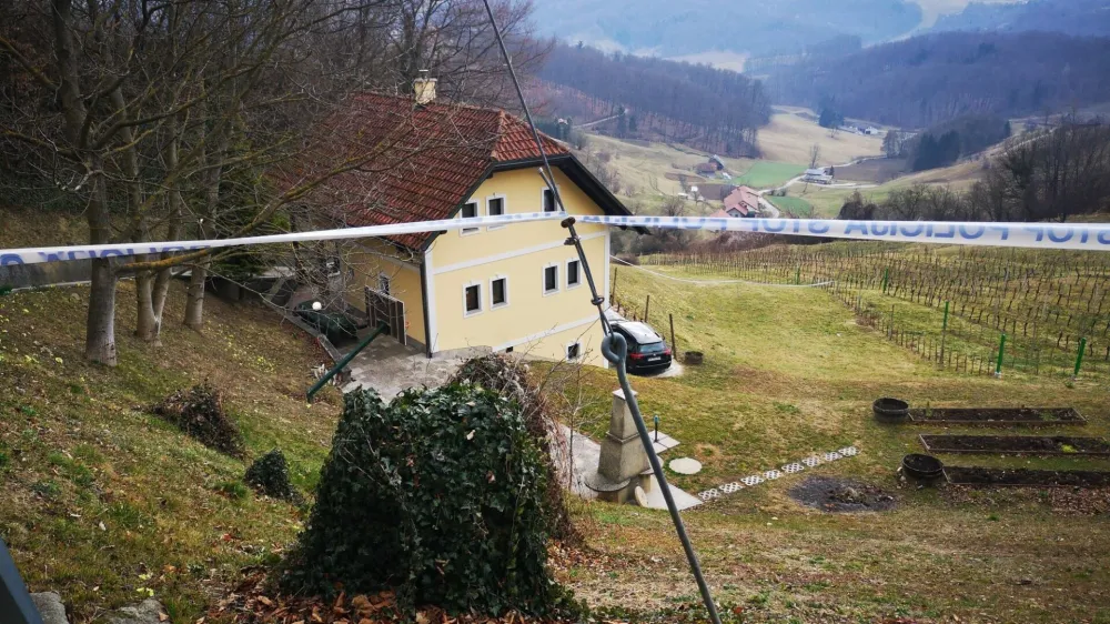 Kraj strahotnega zločina v vasi &Scaron;kofija. Foto: Mojca Marot&nbsp;