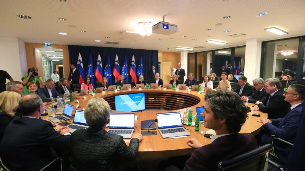 - 01.06.2022 &ndash; Vlada RS &ndash; 1. seja 15. vlade pod vodstvom dr. Roberta Goloba - ministri<br> <br>//FOTO: Luka Cjuha<br>