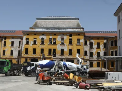 - 27.06.2022 &ndash; Ro&scaron;ka kasarna, Poljanska cesta 40 v Ljubljani - prenova severnega krila nekdanje domobranske voja&scaron;nice ob Poljanski in Ro&scaron;ki cesti kamor se bo preselil Arhiv Republike Slovenije in kjer bo prostore dobil tudi Muzej slovenske osamosvojitve,  //FOTO: Luka Cjuha
