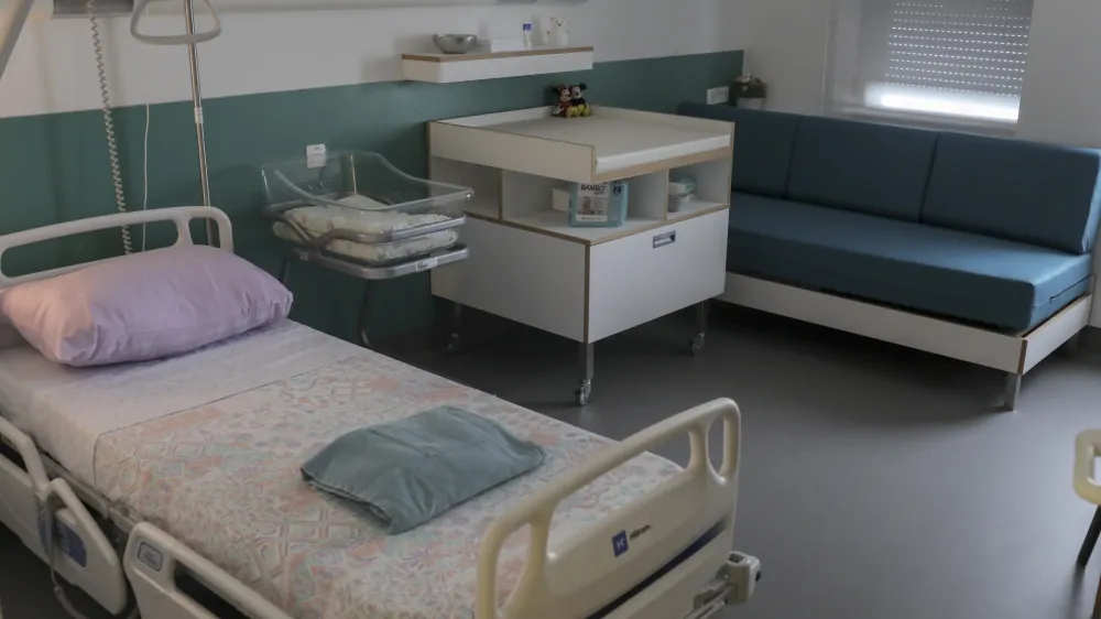 - nadstandardna poporodna soba - - 29.06.2022 &ndash; Porodni&scaron;nica Ljubljana - odprtje &scaron;tirih nadstandardnih poporodnih sob na KO za perinatologijo Ginekolo&scaron;ke klinike UKC Ljubljana,1. nadstropje, &Scaron;lajmerjeva ulica 4, //FOTO: Jaka Gasar