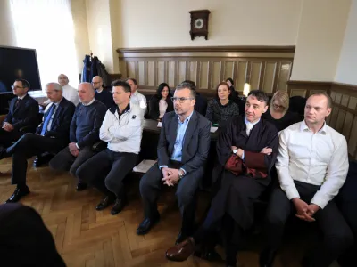 Ljubljana, okrožno sodi&scaron;če.<br>Glavna obravnava v procesu zaradi domnevne korupcije v zdravstvu zoper Zorana Milo&scaron;eviča, Vaneta Antoliča, Roka Vengusta, Moniko Sonc, Gregorja Kavčiča, Miodraga Vlaovića, Sama Karla Fokterja, Nata&scaron;o Gaganeli, Roberta Janeza Cirmana, Jožefa Matelo, Mihaela Milo&scaron;eviča &Scaron;tambergerja, Primoža Matelo, Darka Žafrana, Marina Tadića, Jano &Scaron;turm in podjetje Advanta.<br>Foto: Robert Balen
