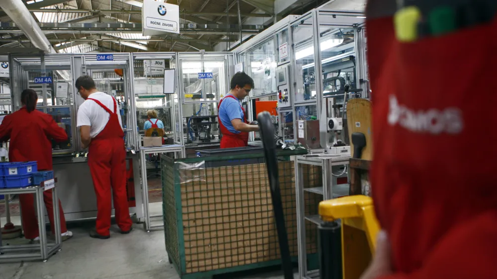 Vojna v Ukrajini bo prizadela zlasti nem&scaron;ko avtomobilsko industrijo, saj imajo nem&scaron;ki dobavitelji in proizvajalci v Rusiji in Ukrajini okoli 50 proizvodnih obratov, so pojasnili v Spiritu. Fotografija je simbolična. Foto: Bojan Velikonja&nbsp;