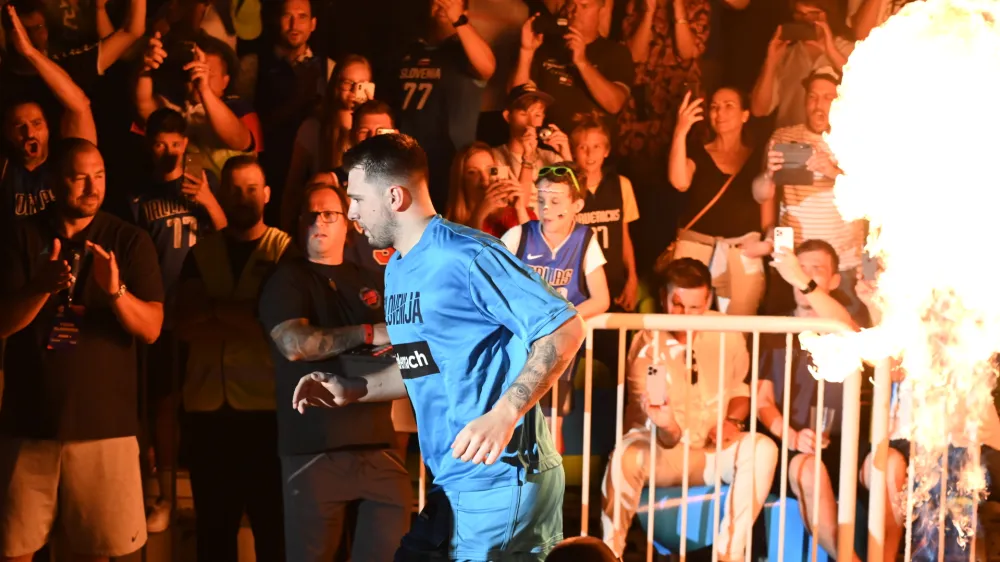 Luka Dončić- 30.06.2022 &ndash; ko&scaron;arka &ndash; Slovenija: Hrva&scaron;ka, kvalifikacije za svetovno prvenstvo SP 2023, 5. krog - spektakel v Stožicah z Luko Dončićem in Goranom Dragićem//FOTO: Nik Erik Neubauer