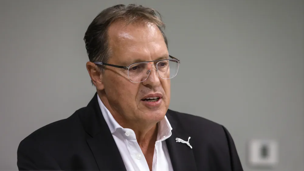 Adam Delius: Lahko samo rečem, da bo pri&scaron;el vrhunski trener, ki bo imel pred sabo interes Olimpije, zato ga bom izbral v miru. Na trgu je trenerjev dovolj. Prepričan sem, da imamo kakovostno ekipo, in okrepitve &scaron;e pridejo.