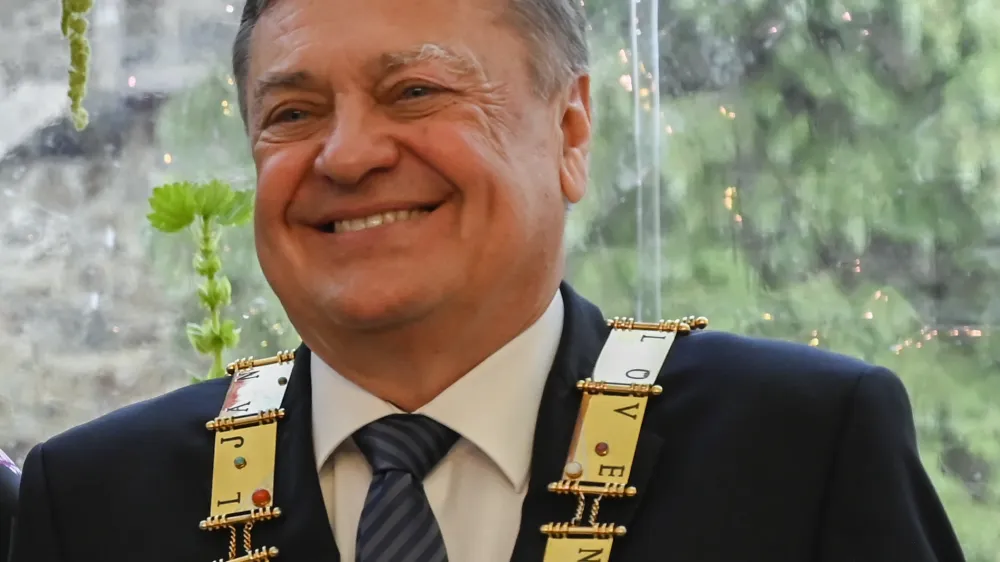 ljubljanski župan Zoran Janković- 09.05.2022 - Slavnostna seja Mestnega sveta Mestne občine Ljubljana (MOL) ob 9. maju, prazniku mesta Ljubljana - podelitev listine častni me&scaron;čan in častna me&scaron;čanka, nagrade in plakete glavnega mesta Ljubljane //FOTO: Nik Erik Neubauer