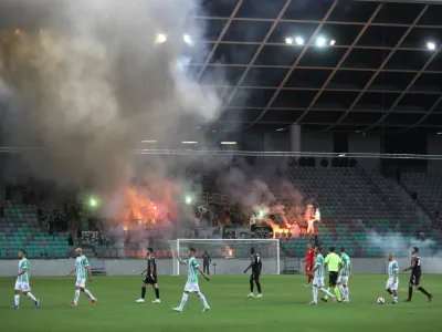 Nogometa&scaron;i Olimpije so na uvodu v evropsko sezono razočarali malo&scaron;tevilne gledalce v Stožicah.