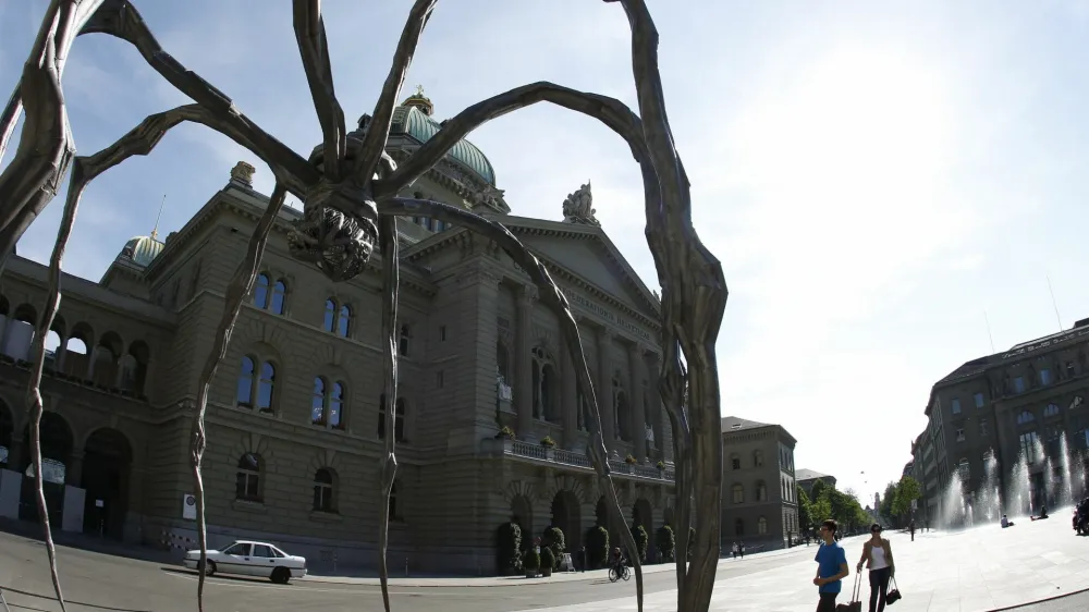 Neznani evropski zbiralec je galeriji Hauser &amp; Wirth od&scaron;tel 40 milijonov dolarjev za eno izmed skulptur Spider francosko-ameri&scaron;ke kiparke Louise Bourgeois. (Fotografija je simbolična)