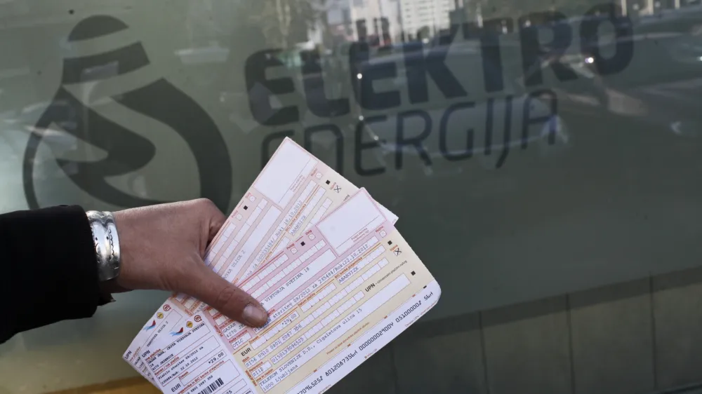 Podražitve na borzah električne energije se postopoma in zagotovo prelivajo na gospodinjstva; z leto&scaron;njim poletjem bodo domala vsi ponudniki podražili svoje storitve.