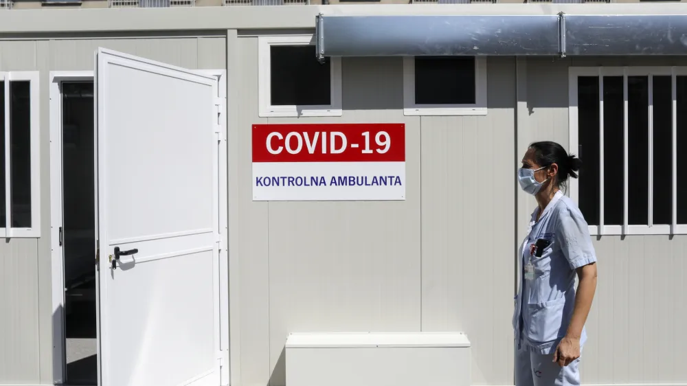 - nova sprejemna covid ambulanta za sprejem in obvladovanje bolnikov s koronavirusom, - 17.04.2020  Epidemija Koronavirus COVID-19 v Sloveniji - Univerzitetni klinični center UKC  Infekcijska klinika  predstavitev novih začasnih prostorov covid ambulant //FOTO:Jaka Gasar