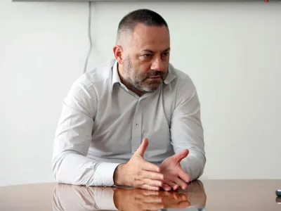 - 05.07.2022 - Danijel Be&scaron;ič Loredan, dr. med., ortopedski kirurg in politik, minister za zdravje v 15. vladi RS pod vodstvom dr. Roberta Goloba od 1. junija 2022 //FOTO: Tomaž SkaleOPOMBA: DNEVNIKOV OBJEKTIV 2022 &ndash; INTERVJU