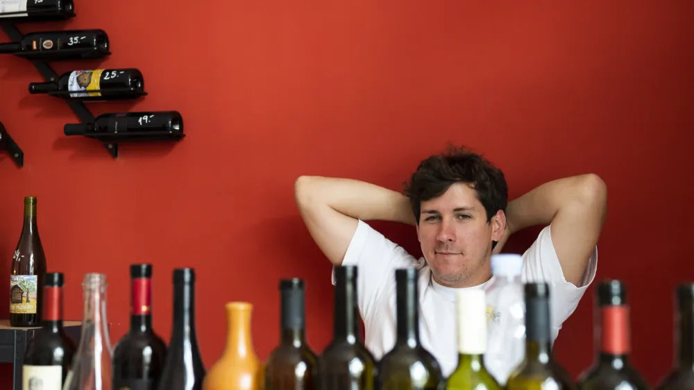 - 12.07.2022 - Alen Audič- sommelier- lastnik vinoteke, Kobarid. //FOTO: Nik Erik Neubauer