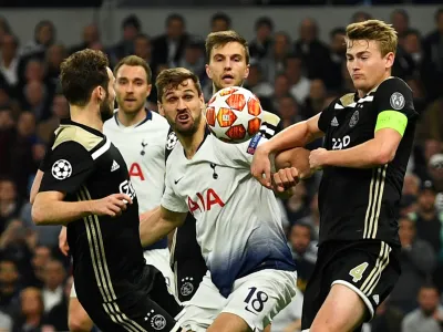 Soccer Football - Champions League Semi Final First Leg - Tottenham Hotspur v Ajax Amsterdam - Tottenham Hotspur Stadium, London, Britain - April 30, 2019 Tottenham's Fernando Llorente in action with Ajax's Matthijs de Ligt      REUTERS/Dylan Martinez