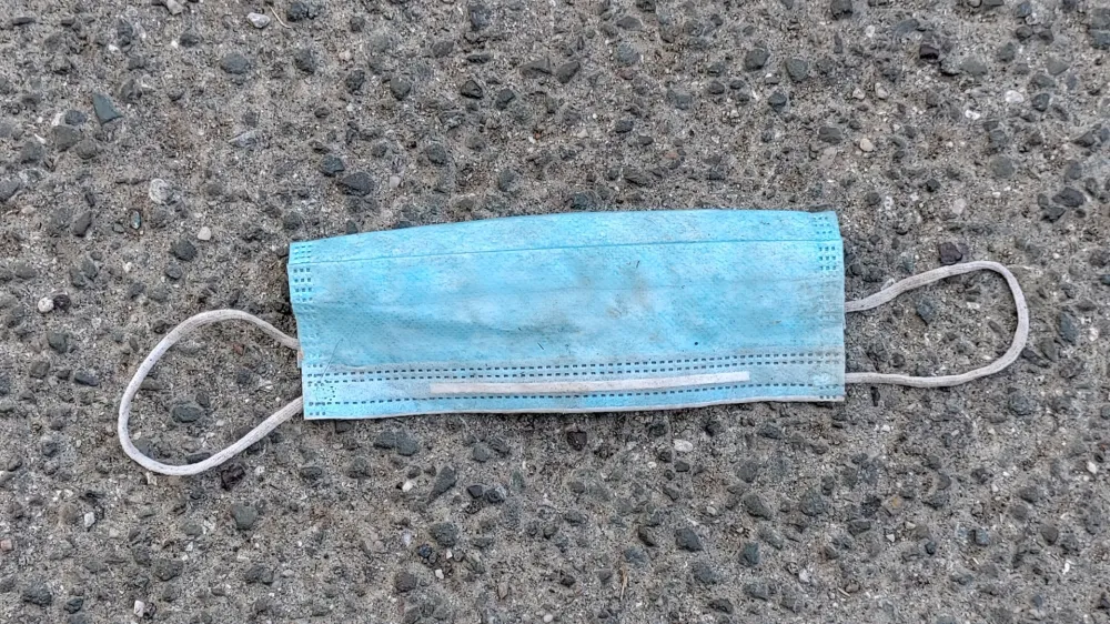 odvržena za&scaron;čitna maska 