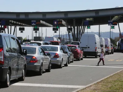 Pred začetkom poti je smiselno preveriti razmere na cestah, saj lahko stanje v kolonah povzroča dodaten stres in vodi v odzive, polne jeze, ki ogrožajo prometno varnost.&nbsp;