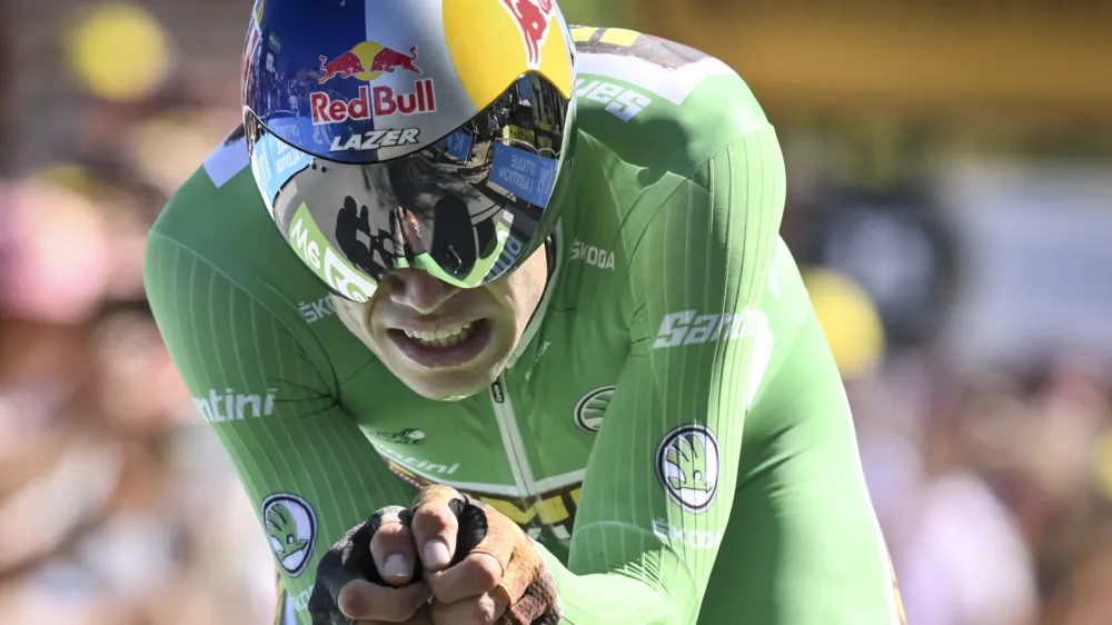 23 July 2022, France, Rocamadour: Belgian cyclist Wout Van Aert of Team Jumbo-Visma competes in the twentieth stage of the 109th edition of the Tour de France cycling race, a 40,7km individual time trial from Lacapelle-Marival to Rocamadour. Photo: David Stockman/BELGA/dpa
