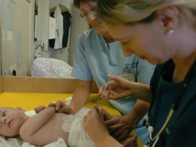 cepljenje otrok do drugega leta starosti - novorojenci - Respiratorni sincicijski virus - Perinatologija - Ginekolo&scaron;ka klinika Ljubljana, Porodni&scaron;nica Ljubljana//FOTO: Jaka Adamič <br>OPOMBA: ZA OBJAVO V ČASOPISU DNEVNIK 