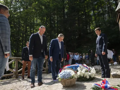 -Veleposlanik Rusije v Sloveniji Timur Eyvazov- pri Ruski kapelici tokrat ni bilo Rusov, saj je Rusija Slovenijo uvrstila na seznam neprijateljskih držav. - 31.07.2022 - Ruska kapelica Vr&scaron;ič - spominska slovesnost - kraj&scaron;i pietetni dogodek za člane ter prijatelje Dru&scaron;tva Slovenija Rusija vspomin na ruske vojne ujetnike, ki jih je pri gradnji ceste čez Vr&scaron;ič leta 1916 zasul snežni plaz &ndash; //FOTO: Nik Erik Neubauer